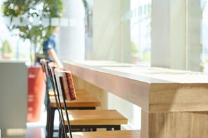 Lobby sitting area - Red Planet Manila Aseana City (Parañaque)