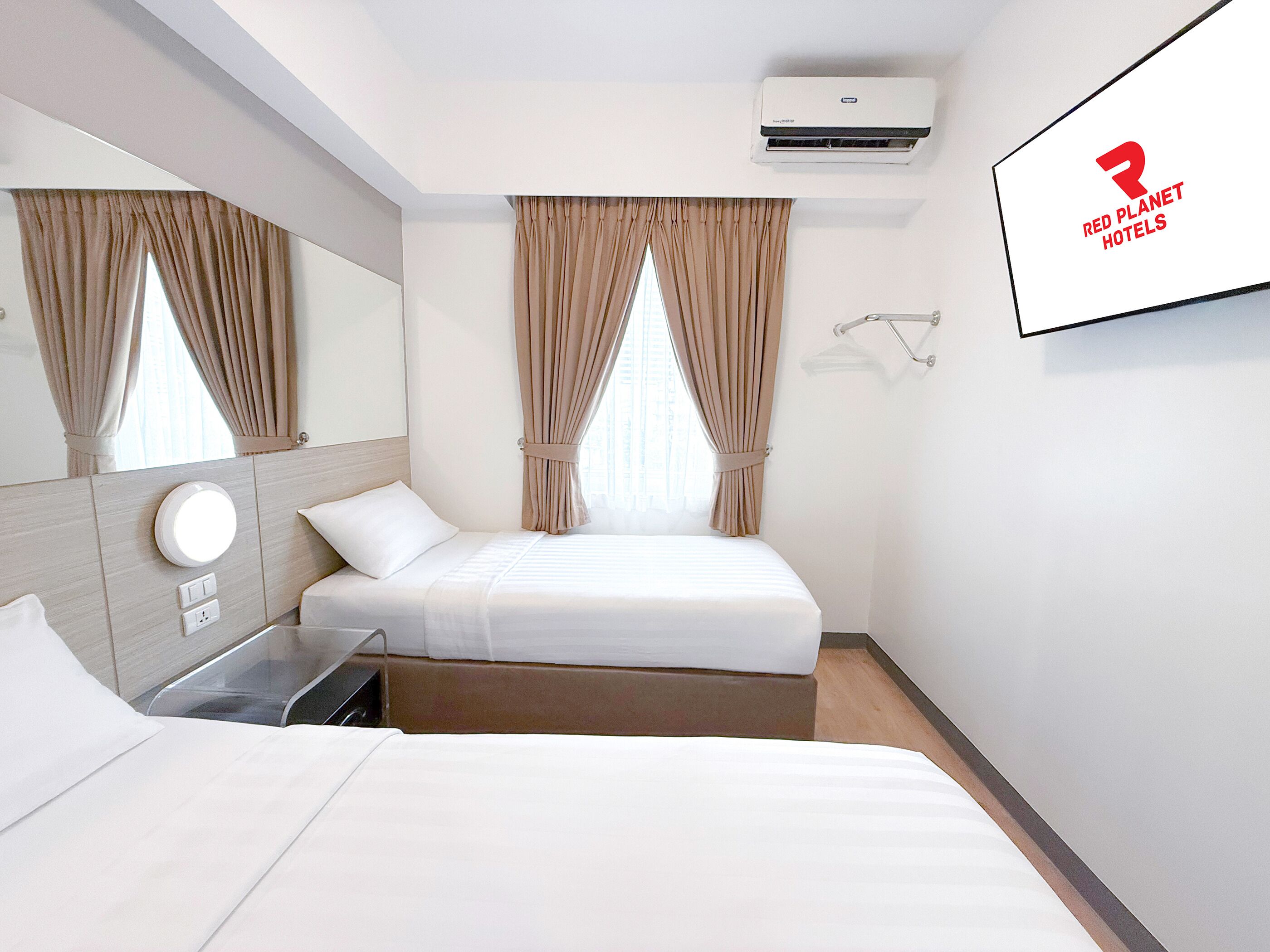 1 bedroom, premium bedding, in-room safe, desk