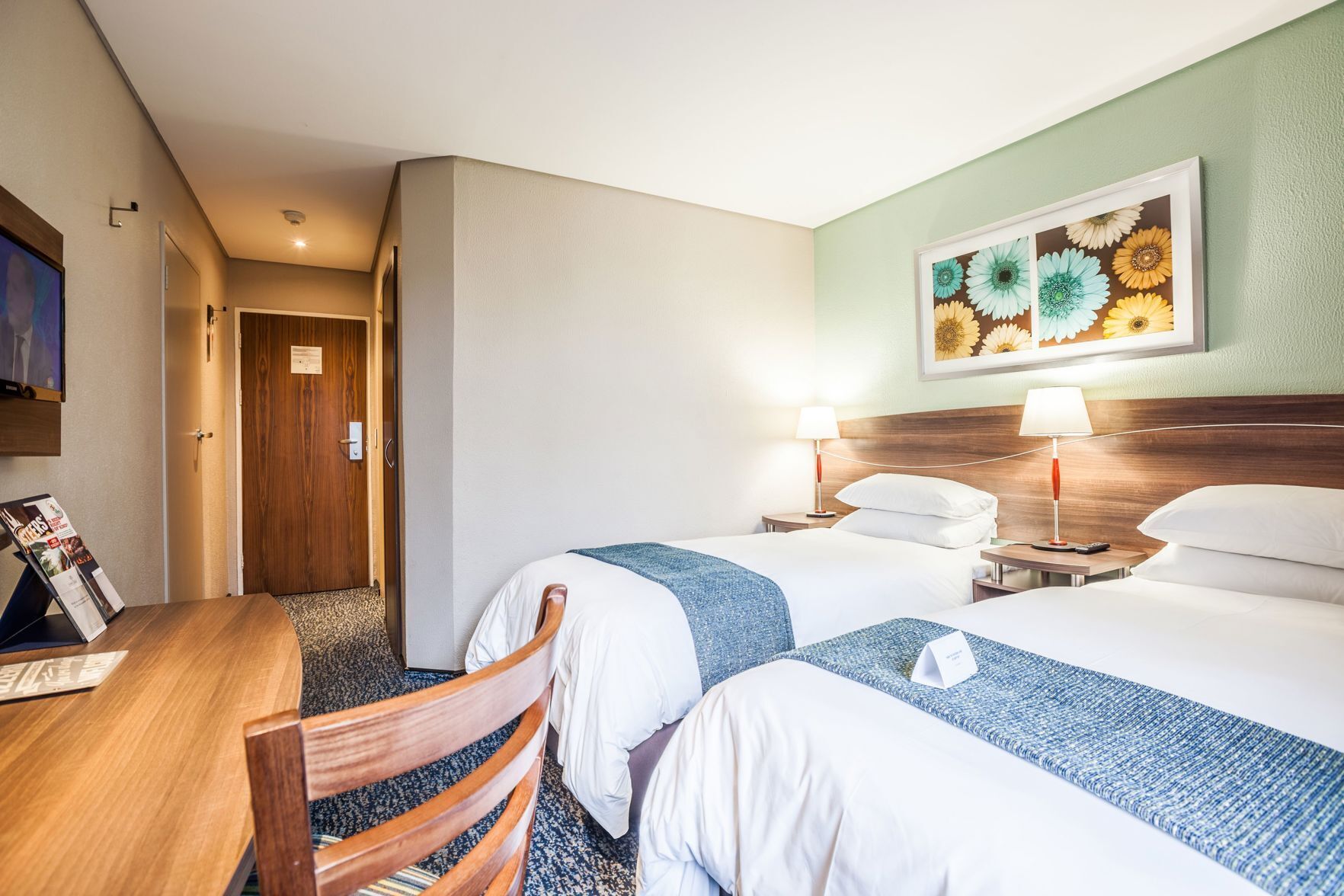 Minibar, Zimmersafe, Schreibtisch, kostenloses WLAN