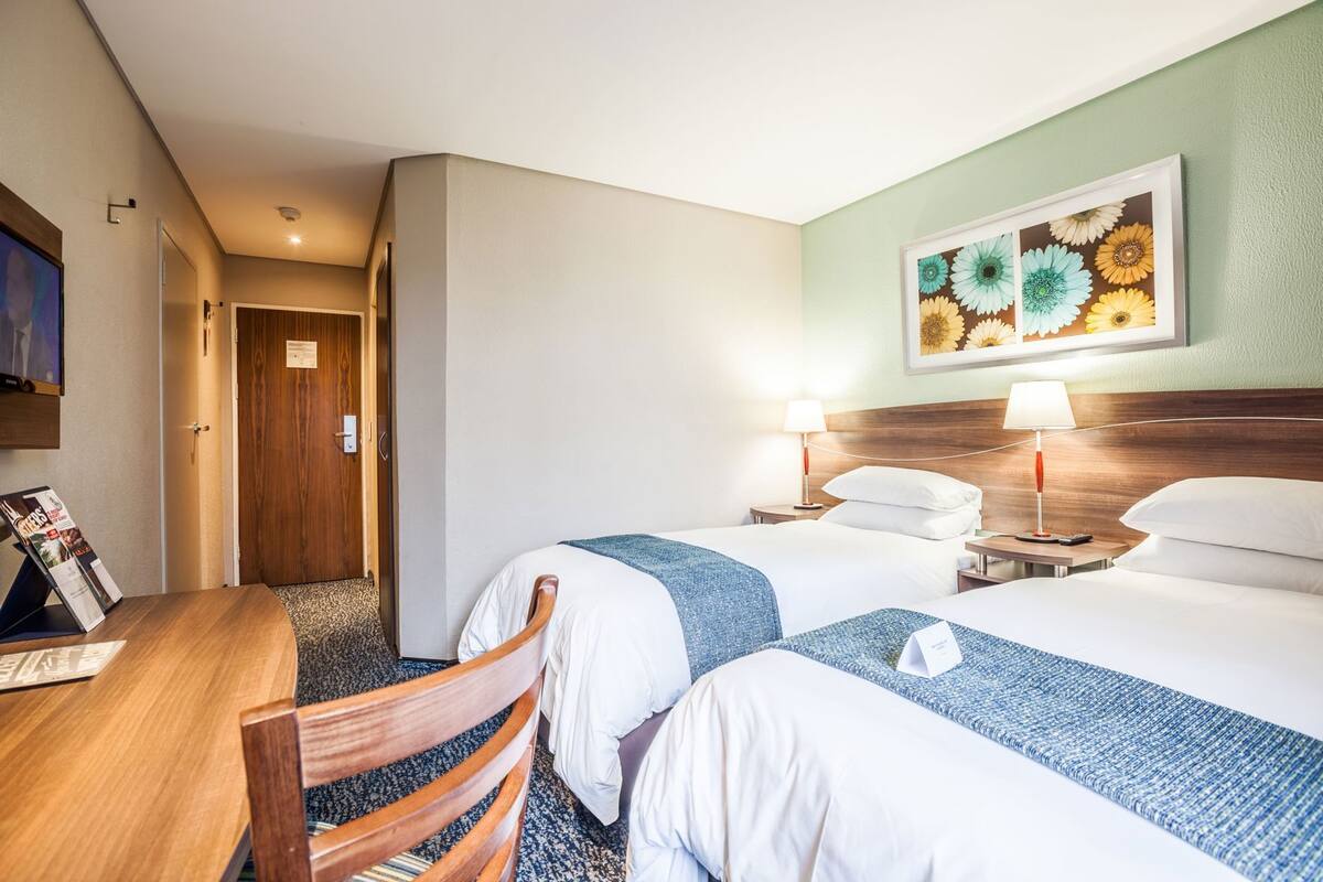 Minibar, Zimmersafe, Schreibtisch, kostenloses WLAN