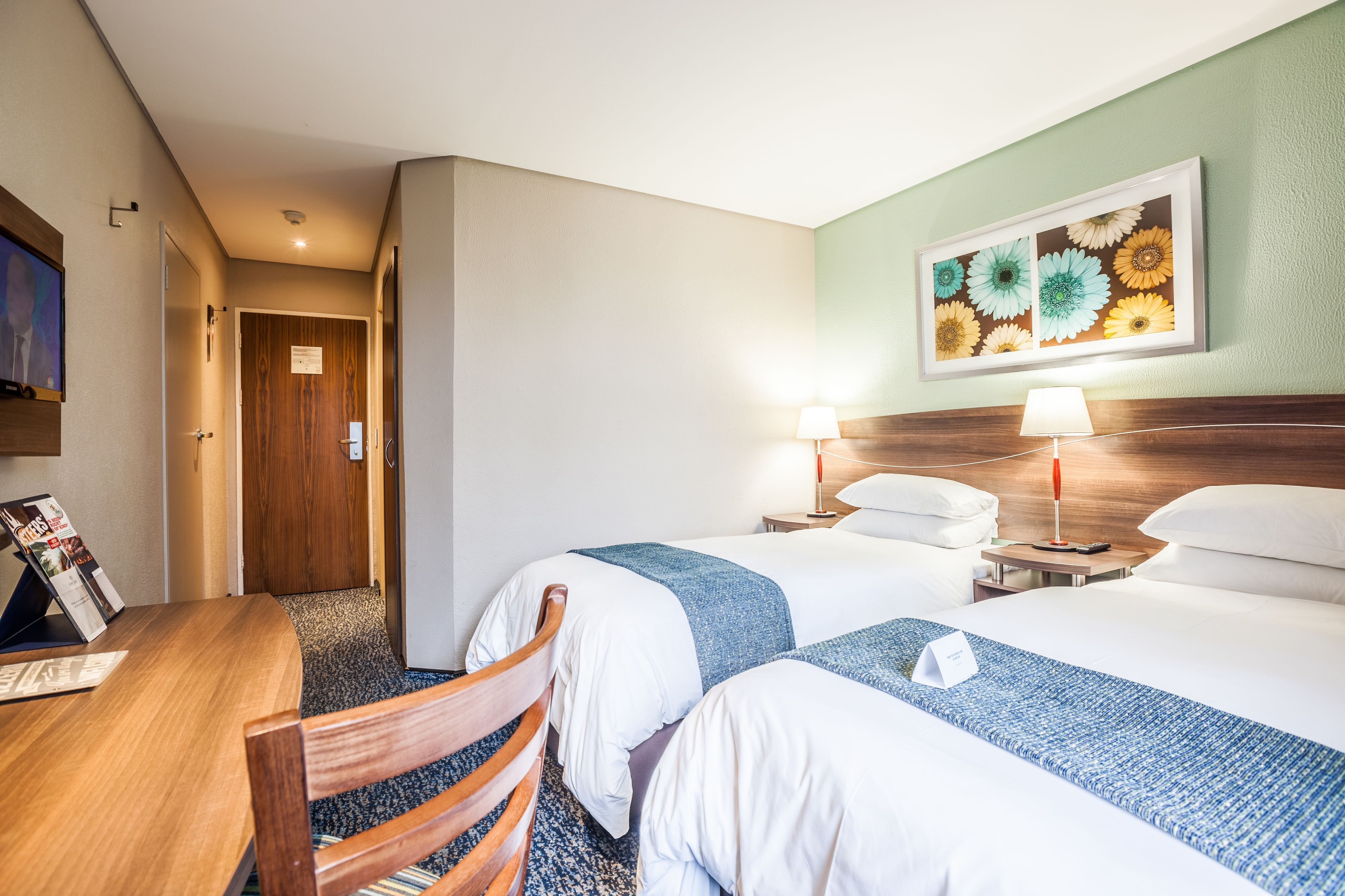 Minibar, Zimmersafe, Schreibtisch, kostenloses WLAN