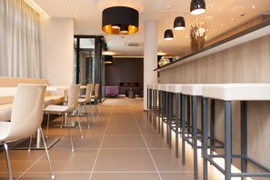 Bar (on property) - relexa hotel München (Munich)