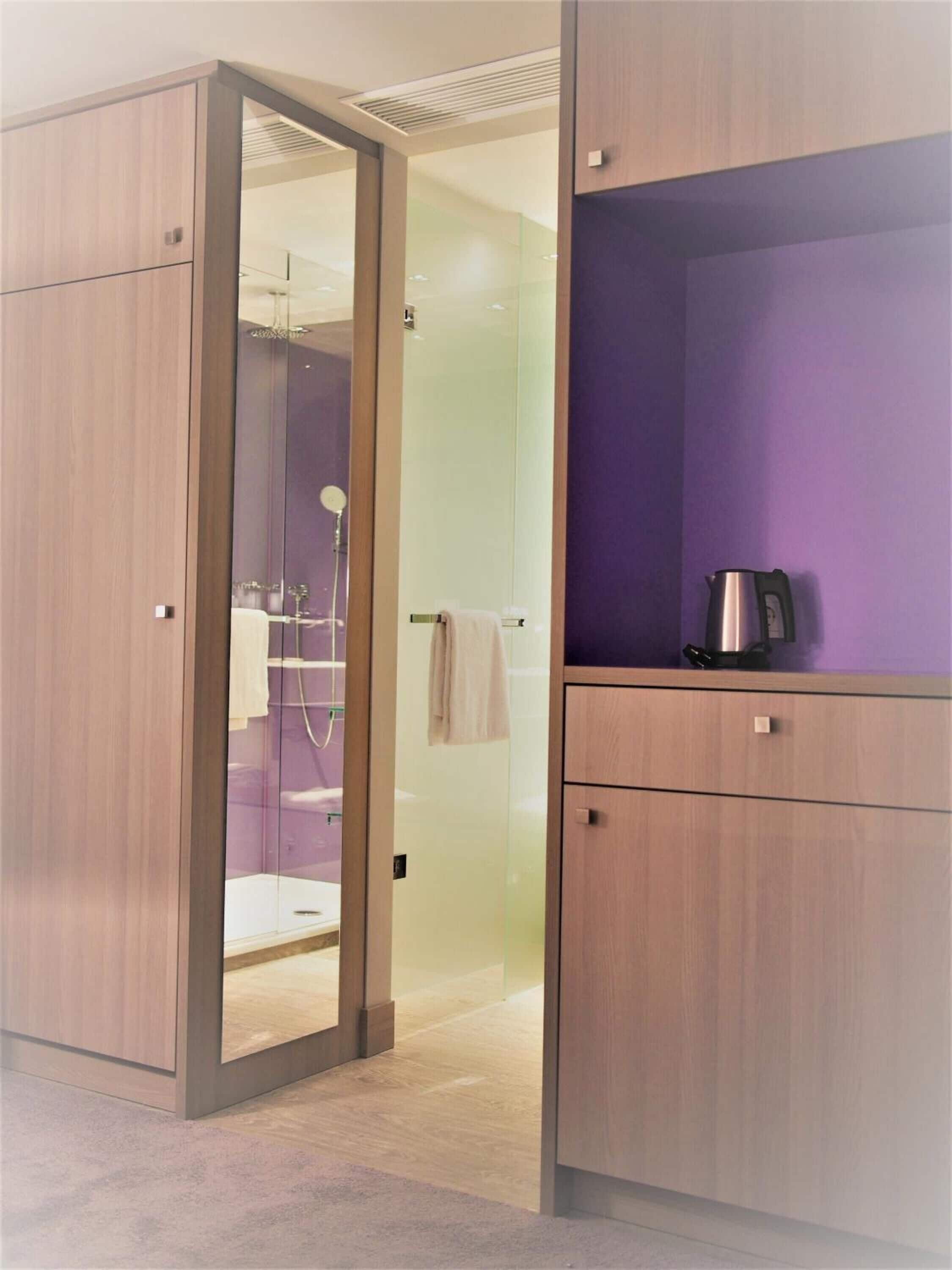 shower, rainfall showerhead, free toiletries, hair dryer