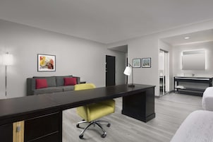 Cofres nos quartos, escrivaninha, berços grátis, Wi-Fi de cortesia