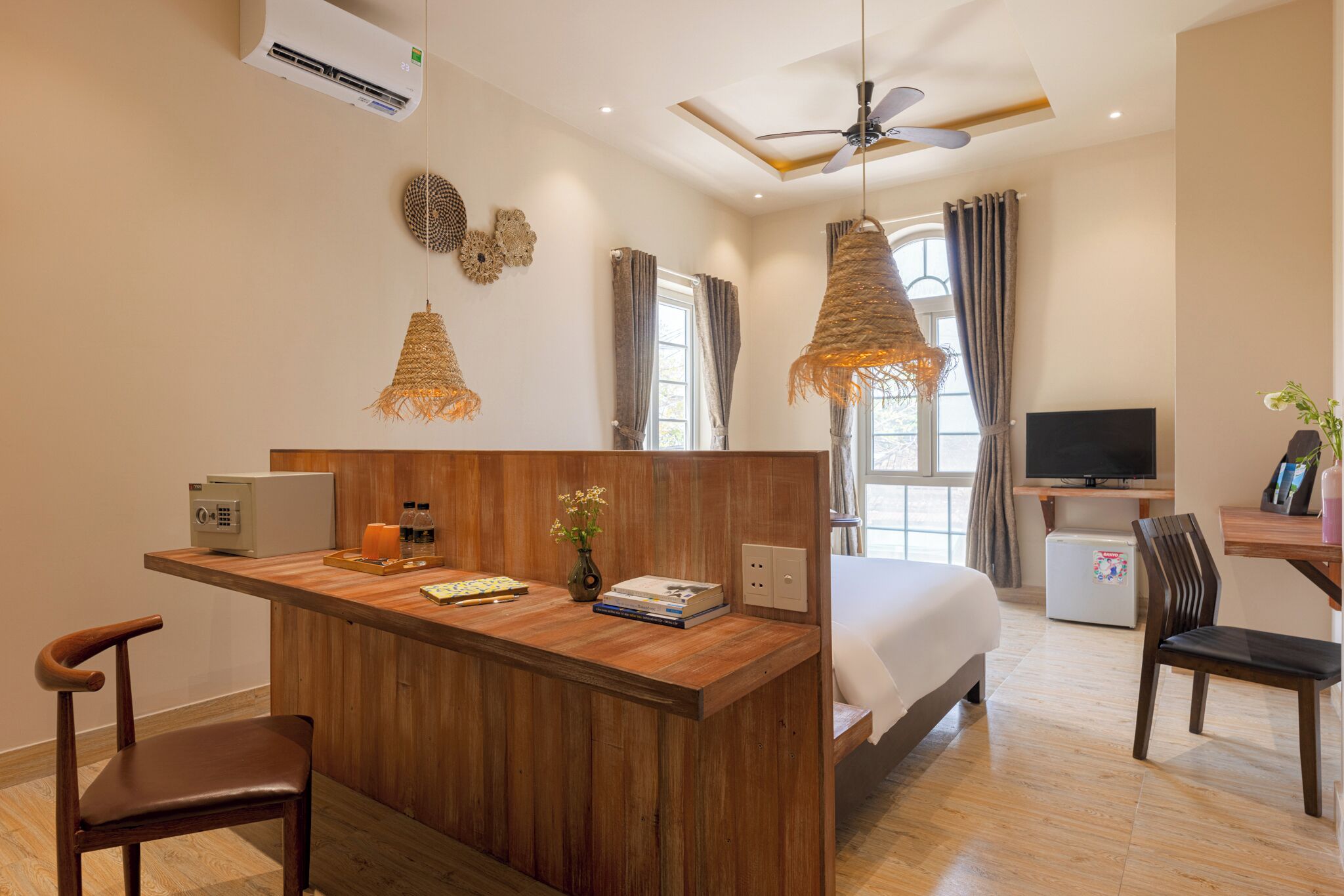 junior suite, city view | 1 bedroom, hypo-allergenic bedding, minibar, in-room safe