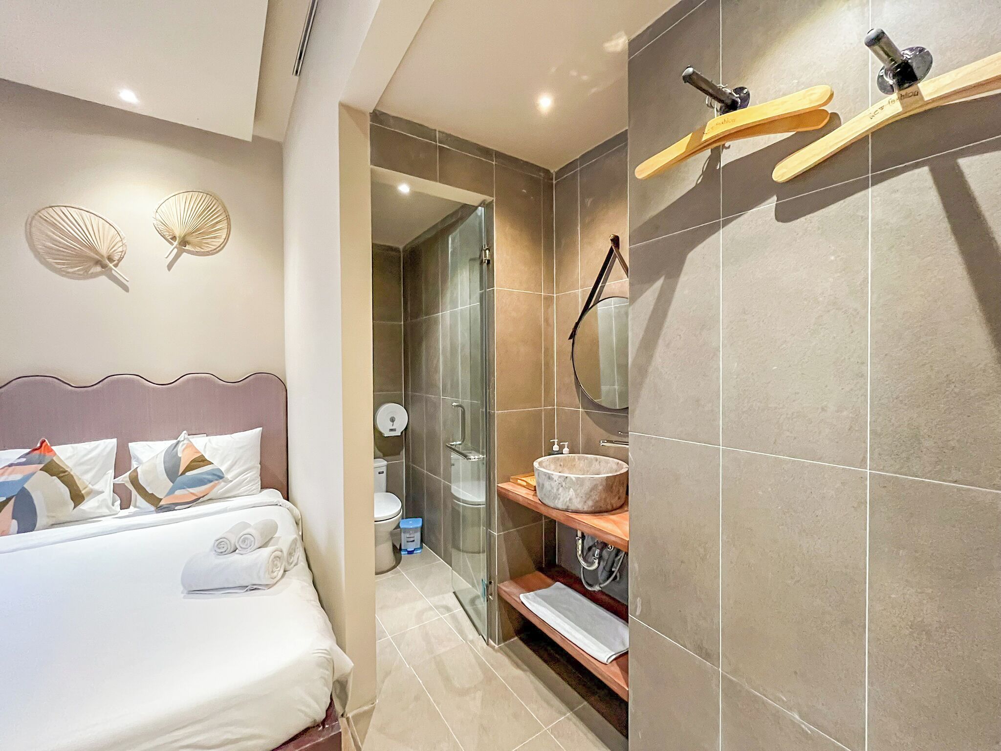 deluxe triple room city view | 1 bedroom, hypo-allergenic bedding, minibar, in-room safe