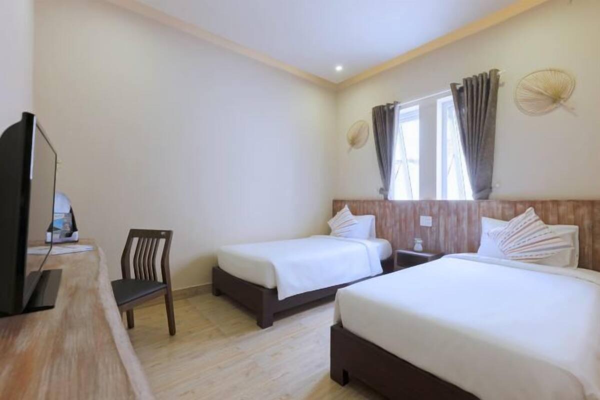 Ropa de cama hipoalergénica, minibar, caja fuerte y escritorio