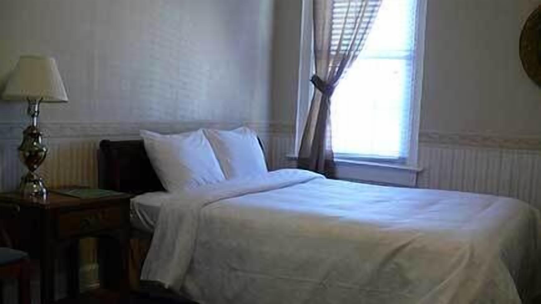 classic room | 1 bedroom, individually furnished, iron/ironing board, free wifi