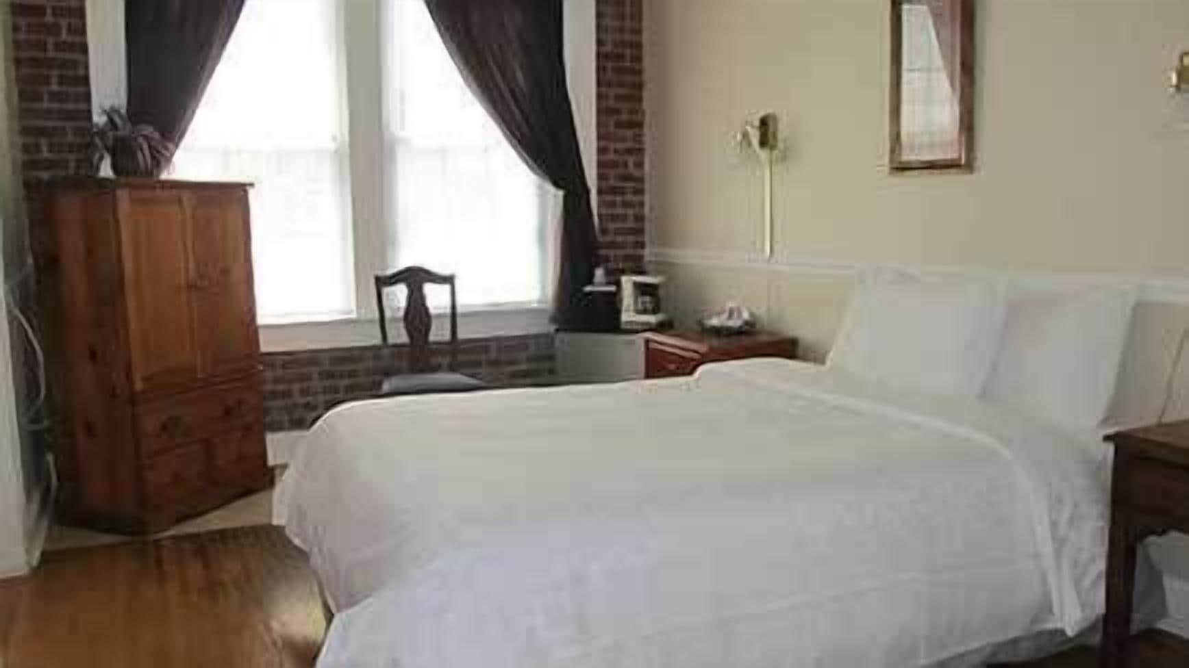 classic room | 1 bedroom, individually furnished, iron/ironing board, free wifi
