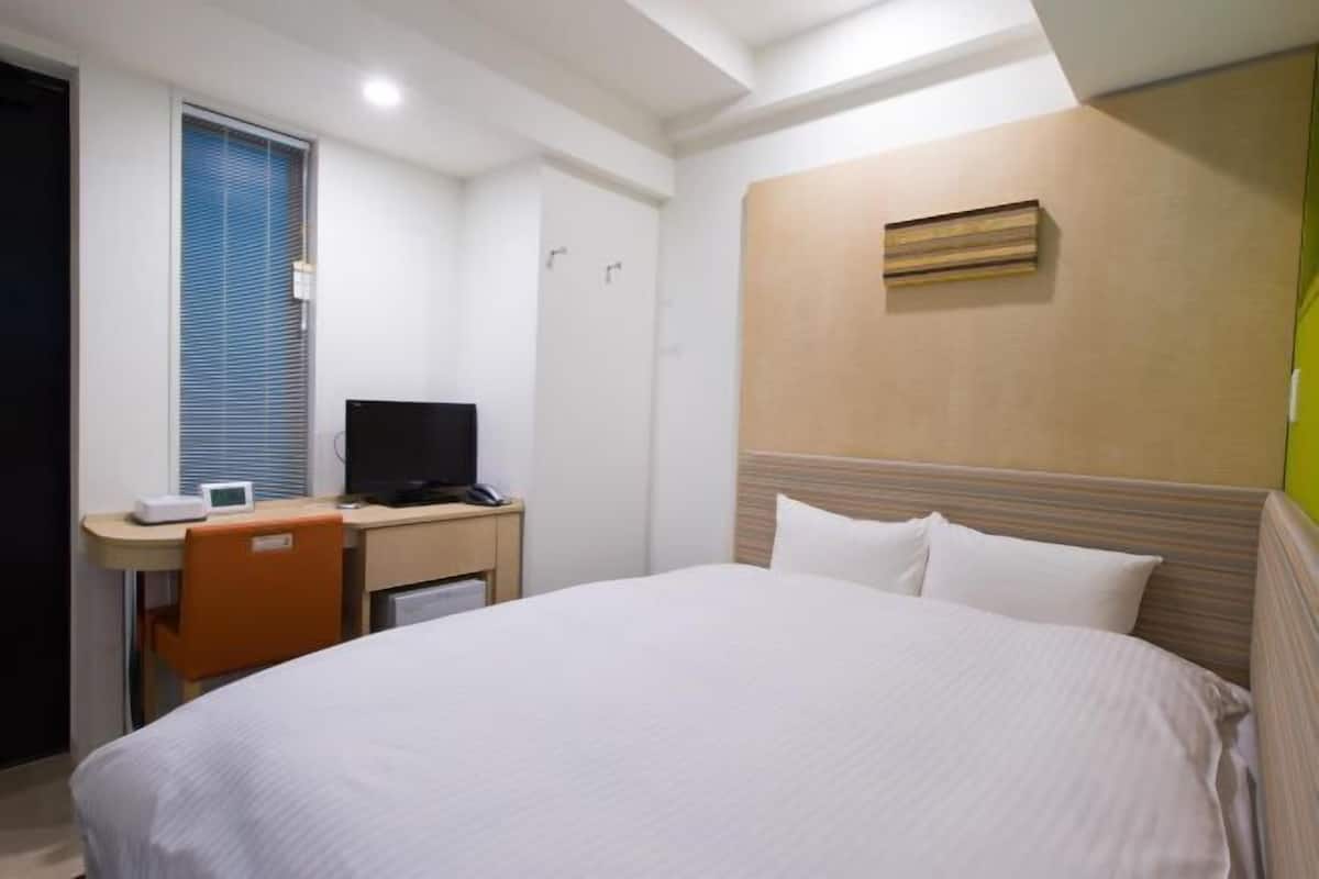 In-room safe, desk, soundproofing, iron/ironing board