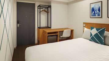 Zimmersafe, Schreibtisch, schallisolierte Zimmer, Bügeleisen/Bügelbrett