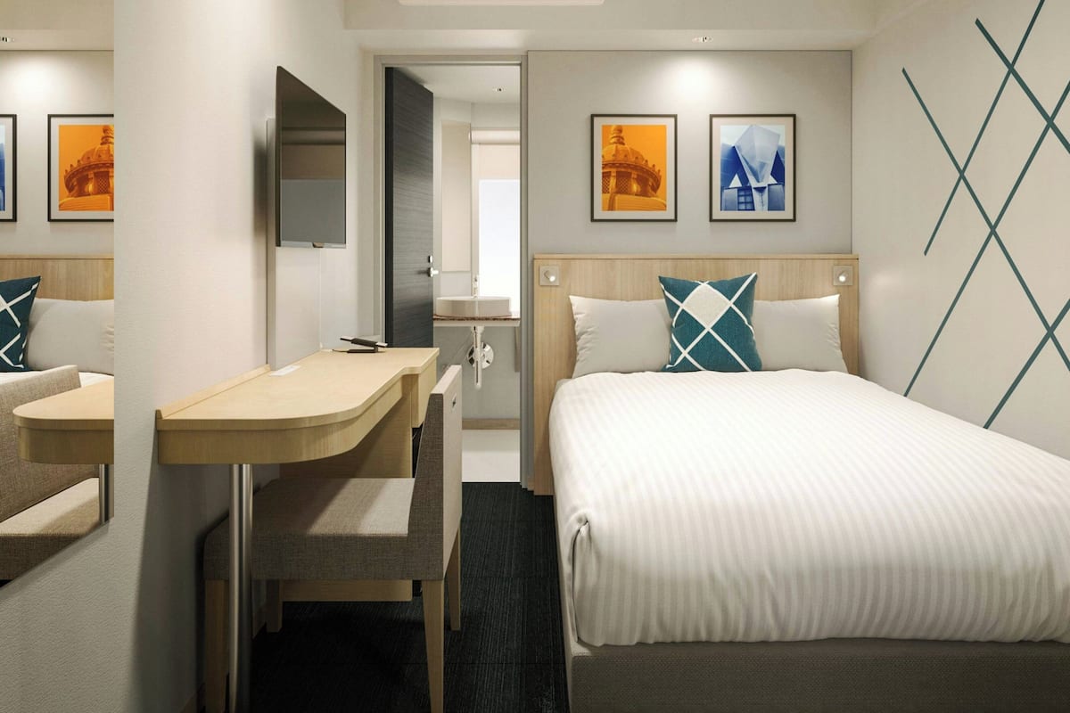 In-room safe, desk, soundproofing, iron/ironing board