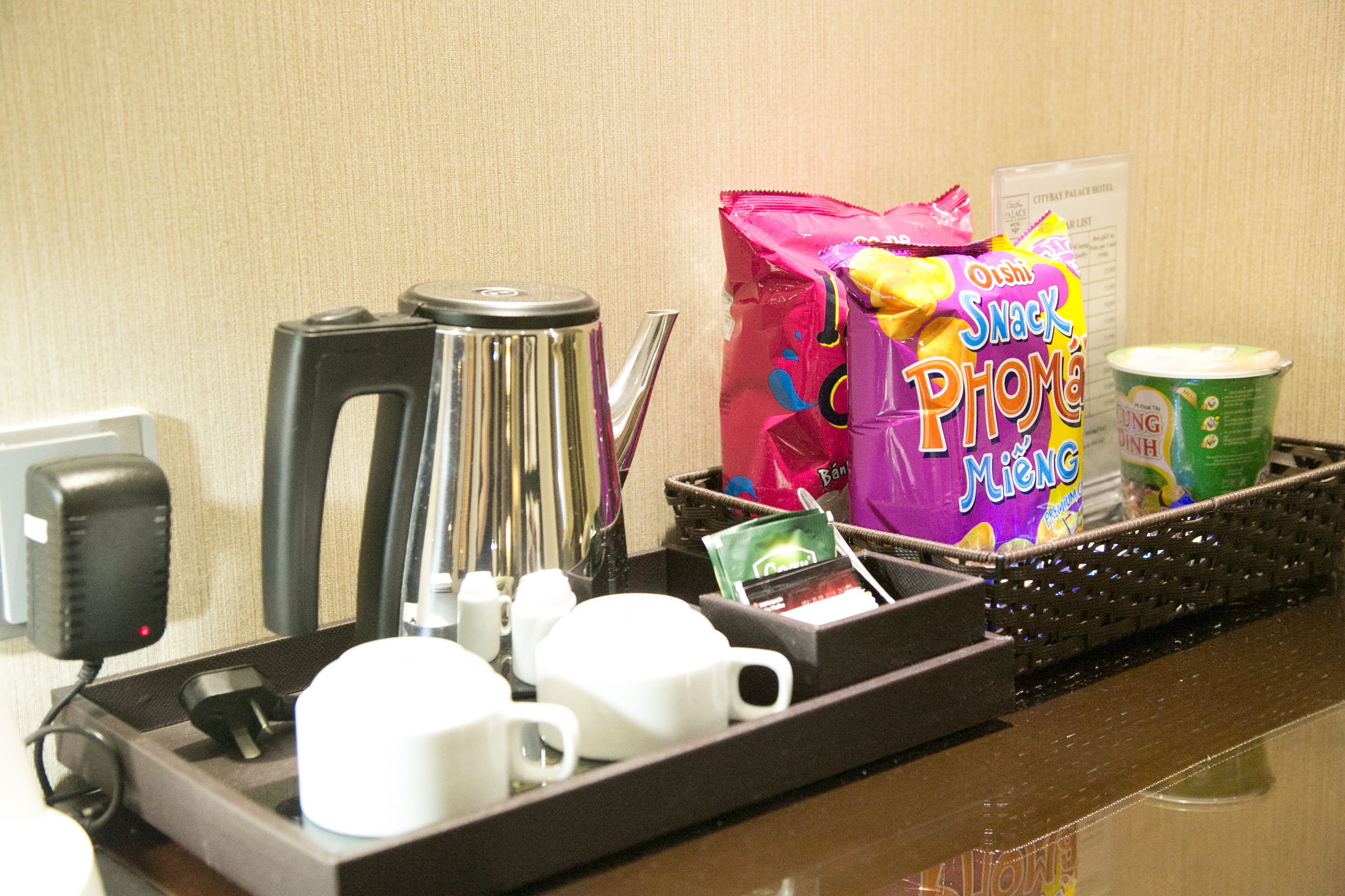 deluxe double or twin room, city view | 1 bedroom, minibar, in-room safe, desk