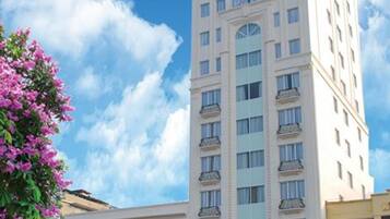 Vista frontal de la propiedad