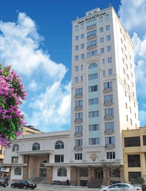 Front of property - City Bay Palace Hotel (Ha Long)