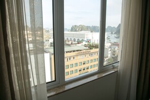 View from property - City Bay Palace Hotel (Ha Long)