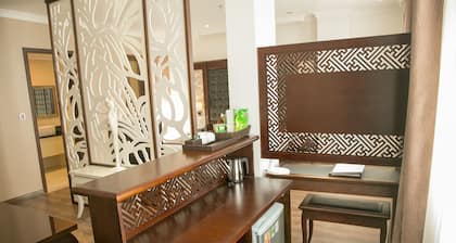 City Bay Palace Hotel