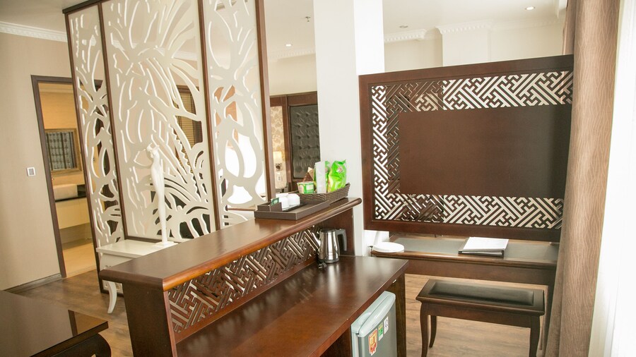 City Bay Palace Hotel