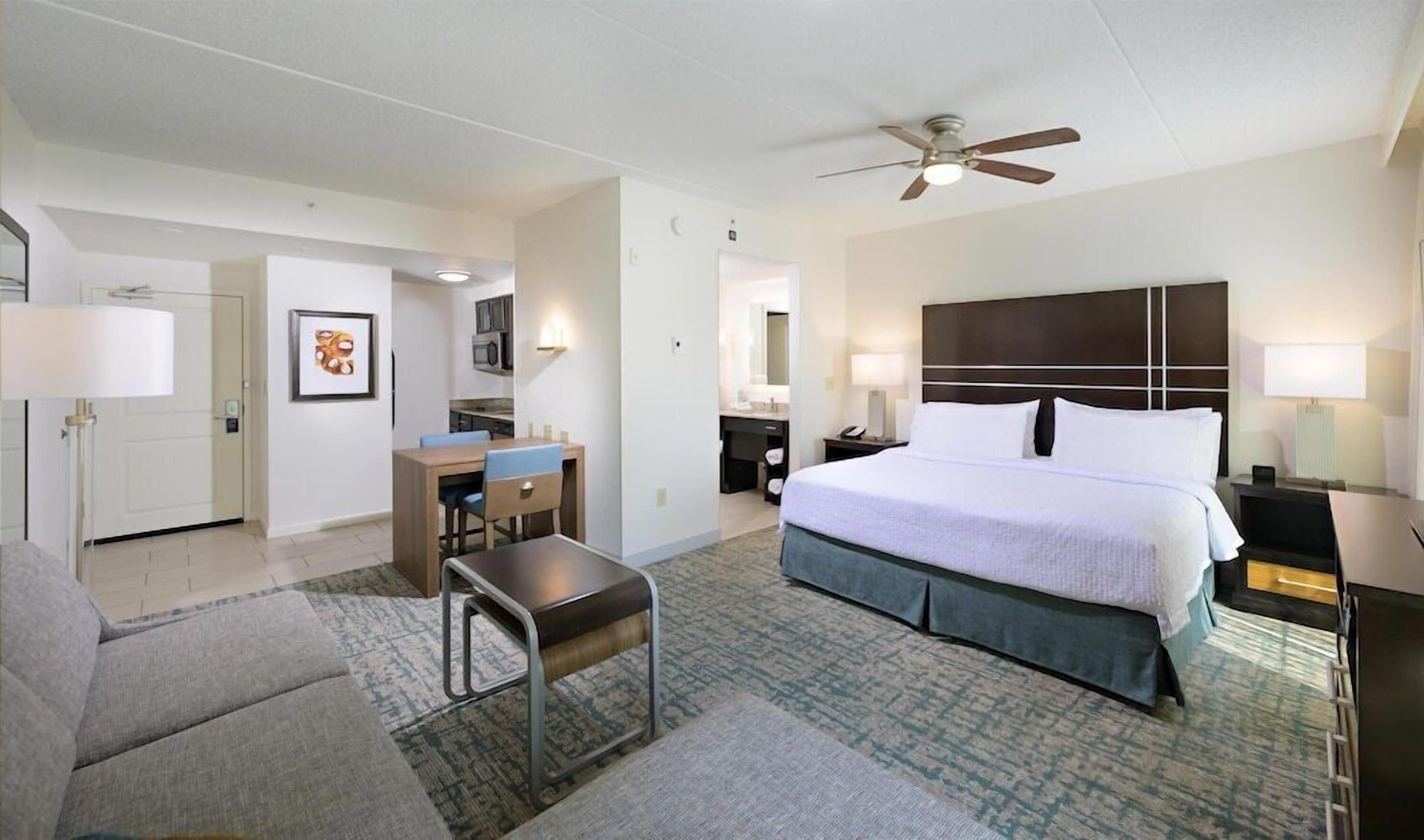 In-room safe, desk, iron/ironing board, free WiFi