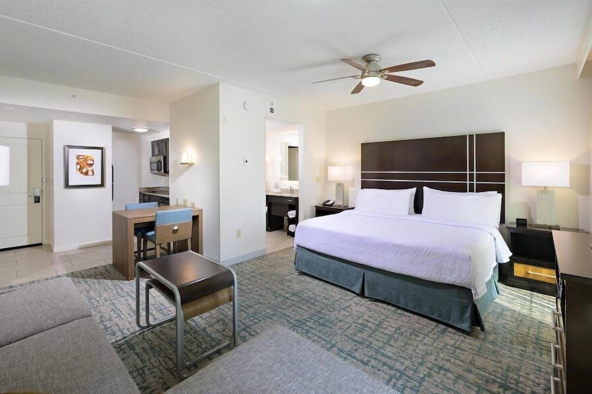 In-room safe, desk, iron/ironing board, free WiFi