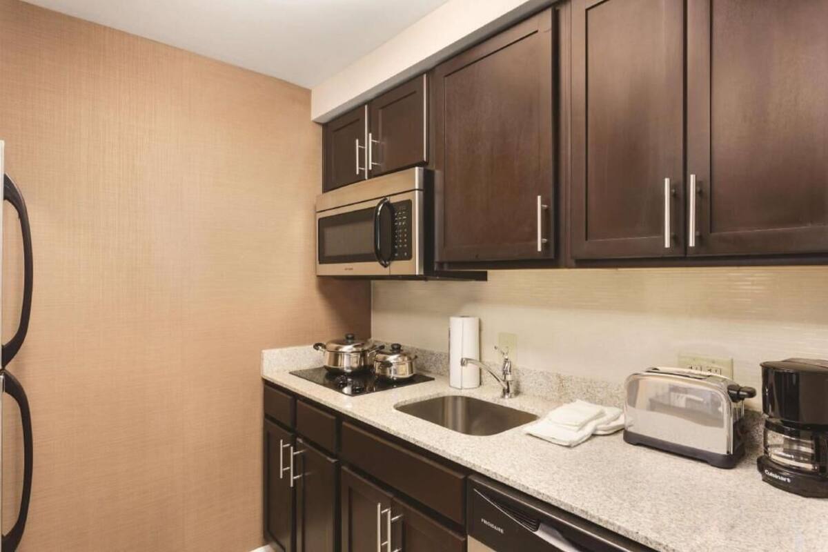 Private kitchen | Full-size fridge, microwave, dishwasher, coffee/tea maker