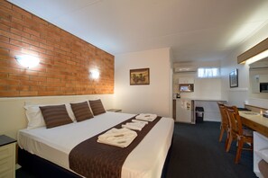 Standard Double Room, 1 King Bed