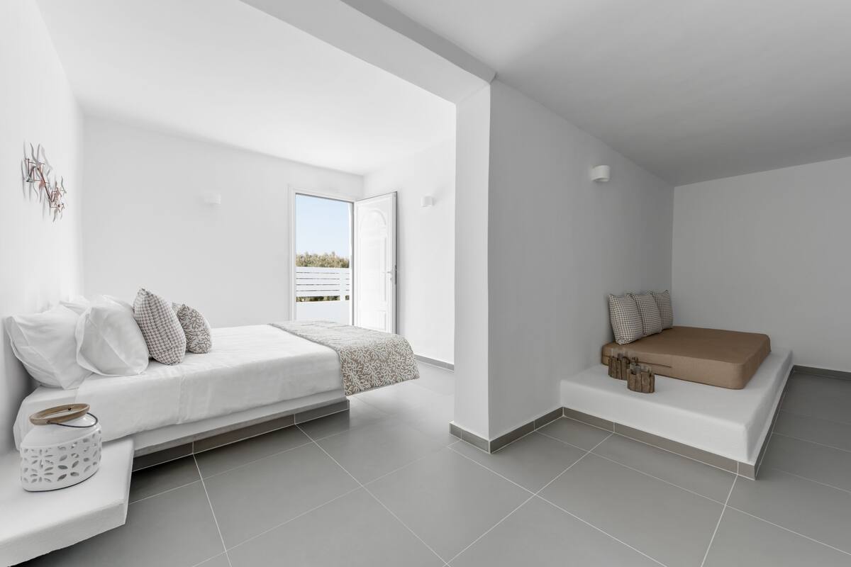 deluxe triple room | in-room safe, soundproofing, free wifi, bed sheets