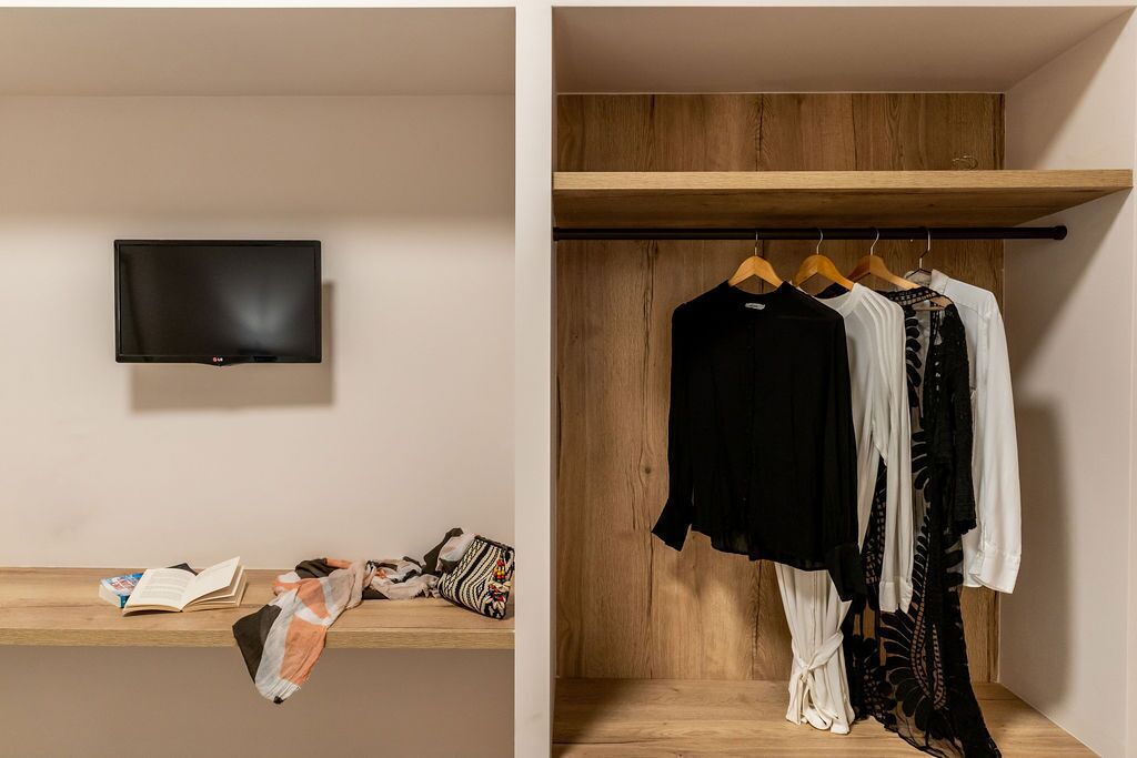 deluxe room | in-room safe, soundproofing, free wifi, bed sheets