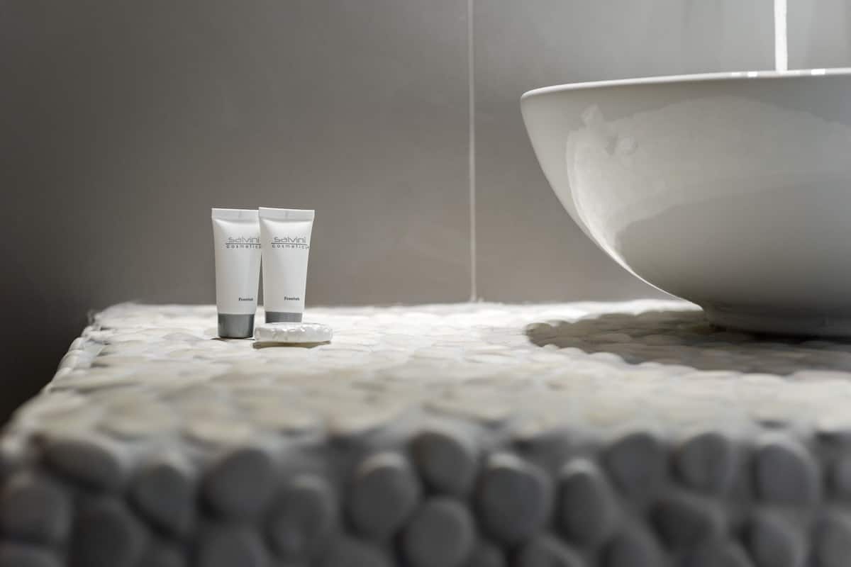 deluxe triple room | bathroom | shower, free toiletries, towels