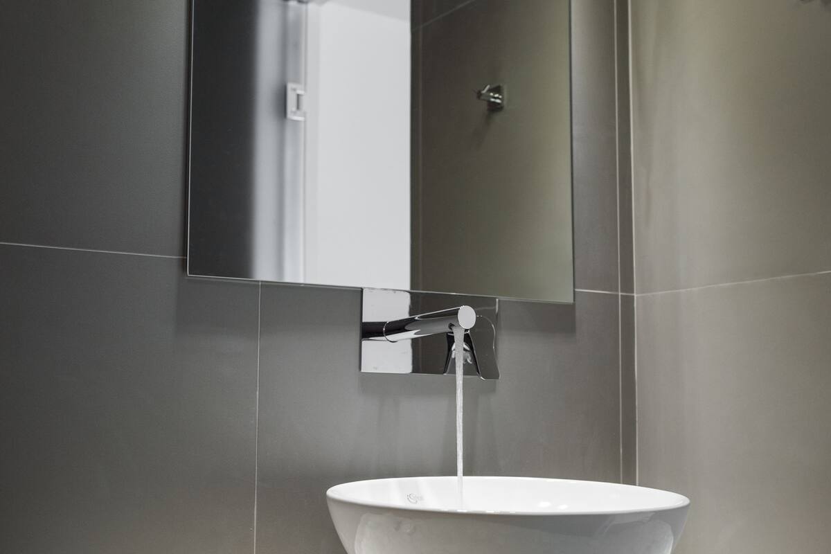 deluxe triple room | bathroom | shower, free toiletries, towels