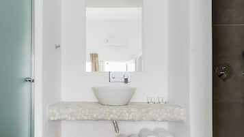 Standard Room | Bathroom | Shower, free toiletries, towels