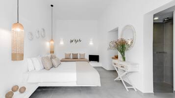 Triple Room | In-room safe, soundproofing, free WiFi, bed sheets