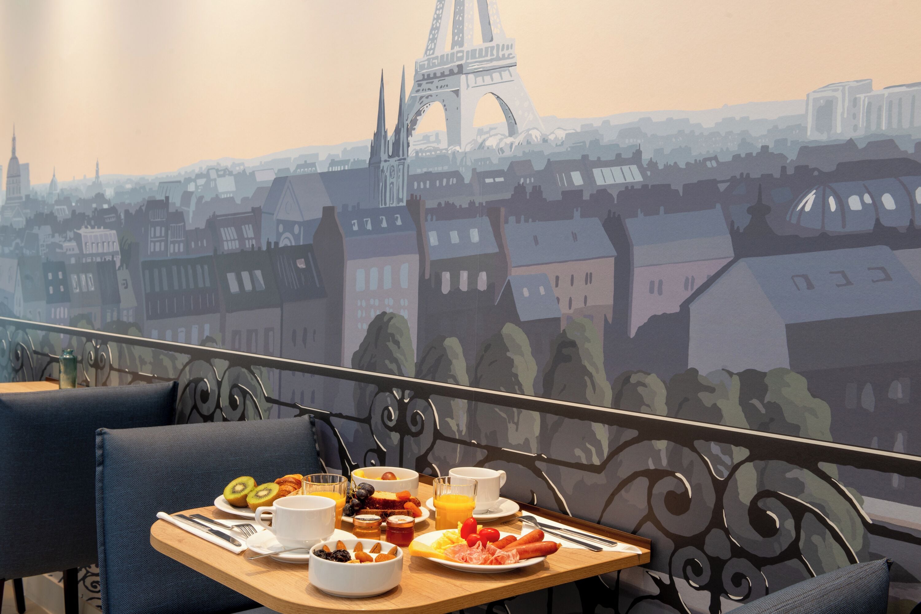 Petit déjeuner buffet (16.00 EUR par personne)