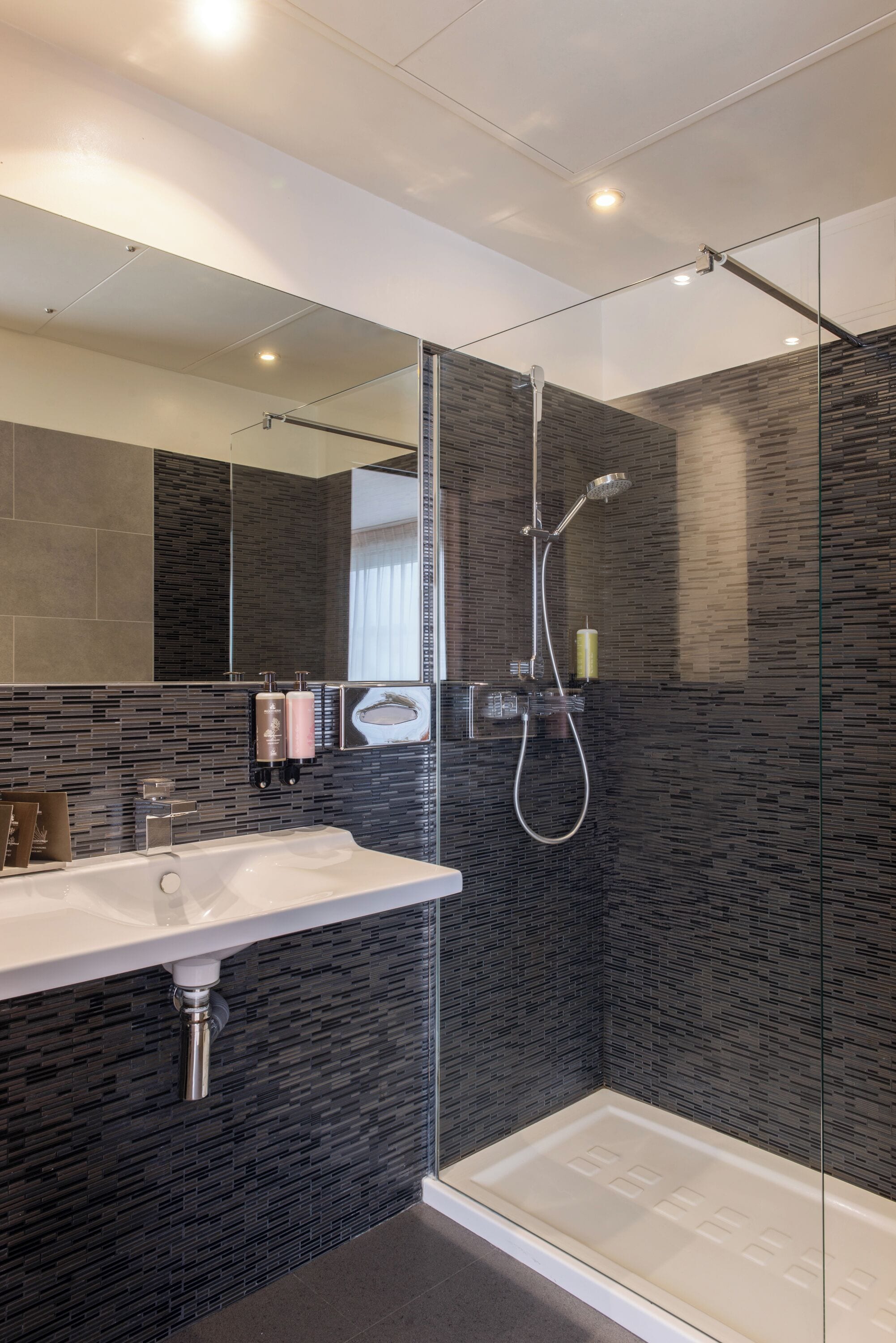 double or twin room, balcony | bathroom | shower, hair dryer, towels