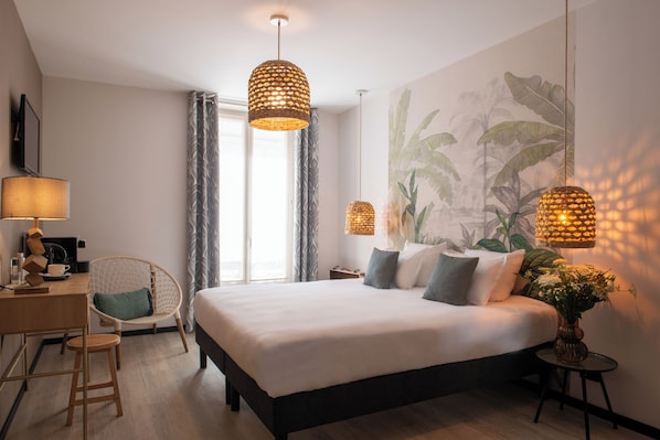 Habitación superior | Ropa de cama de alta calidad y minibar 