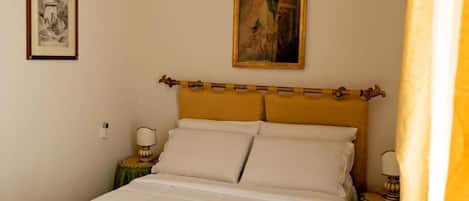 Comfort enkelrum | Memory foam-madrasser, minibar och värdeförvaringsskåp på rummet