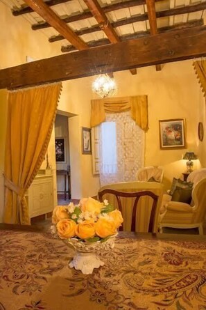 Huoneisto, 2 makuuhuonetta, terassi (duplex) | Olohuone | Taulutelevisio