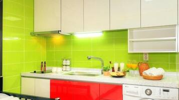 Full-size fridge, microwave, stovetop