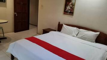 Deluxe Room | Desk, iron/ironing board, free WiFi
