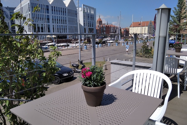 Lokala och internationella rÀtter och uteservering