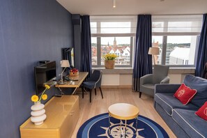 Superior Suite, City View | Living area