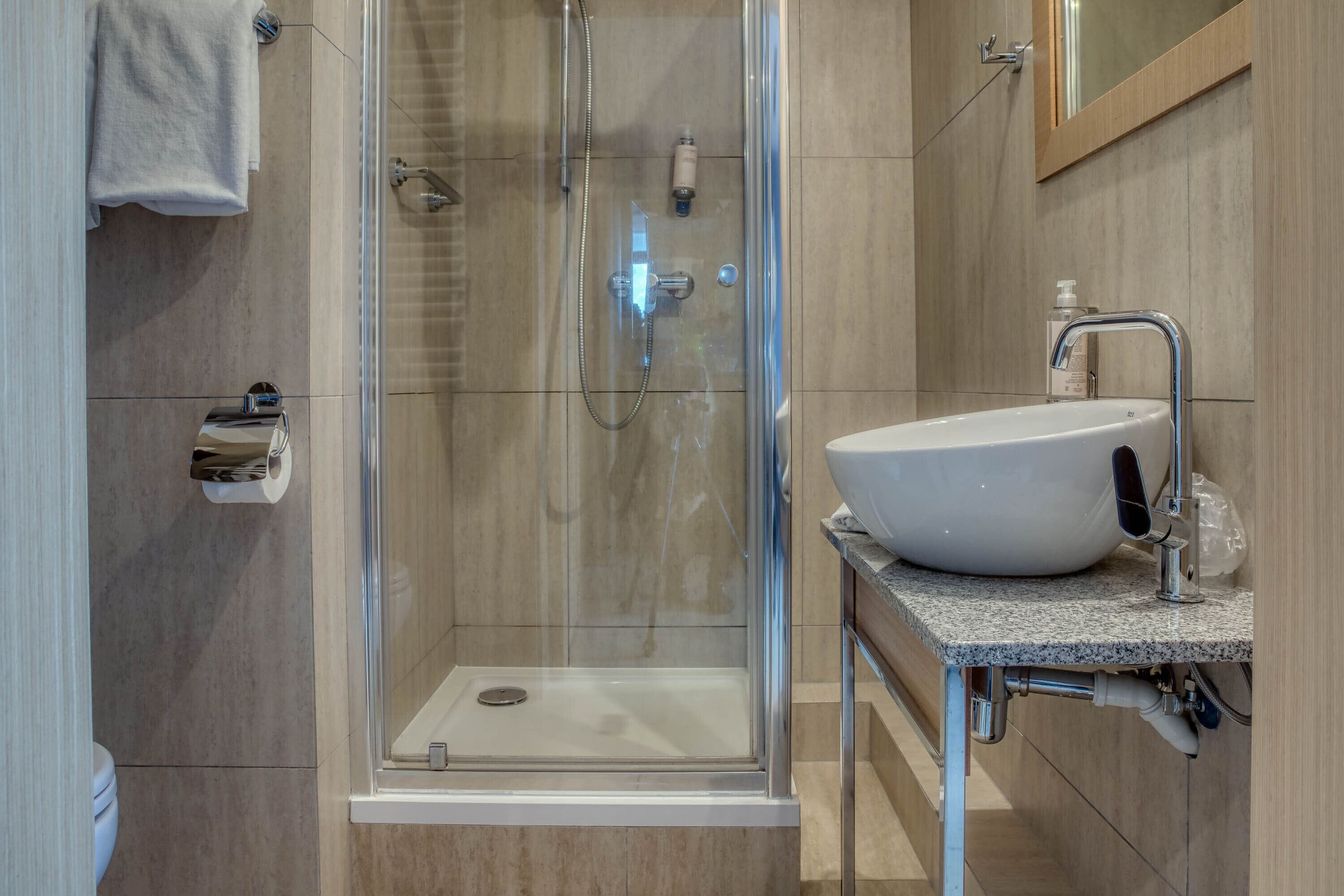 deluxe studio (family) | bathroom | shower, free toiletries, hair dryer, towels