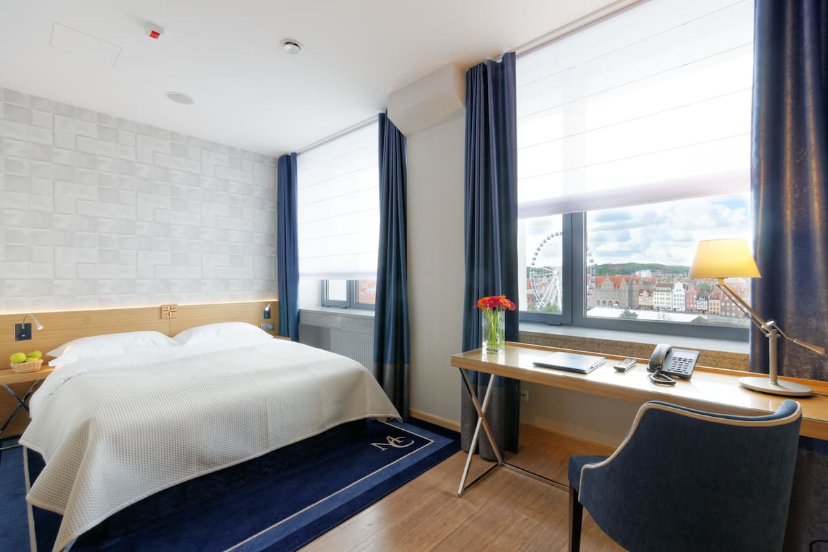 Deluxe Single Room | In-room safe, desk, laptop workspace, iron/ironing board