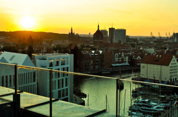 Local and international cuisine, al fresco dining - Marina Club Hotel (Gdansk)