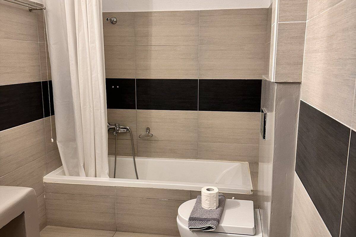 double room, sea view | bathroom | bathtub, free toiletries, hair dryer, slippers