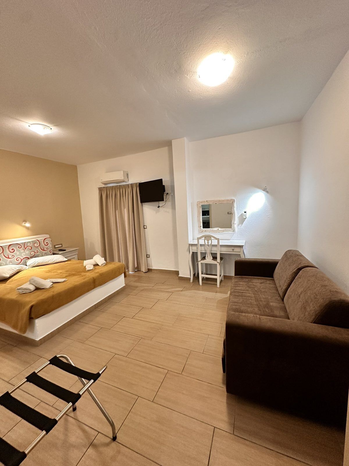 triple room, sea view | in-room safe, blackout curtains, soundproofing, iron/ironing board