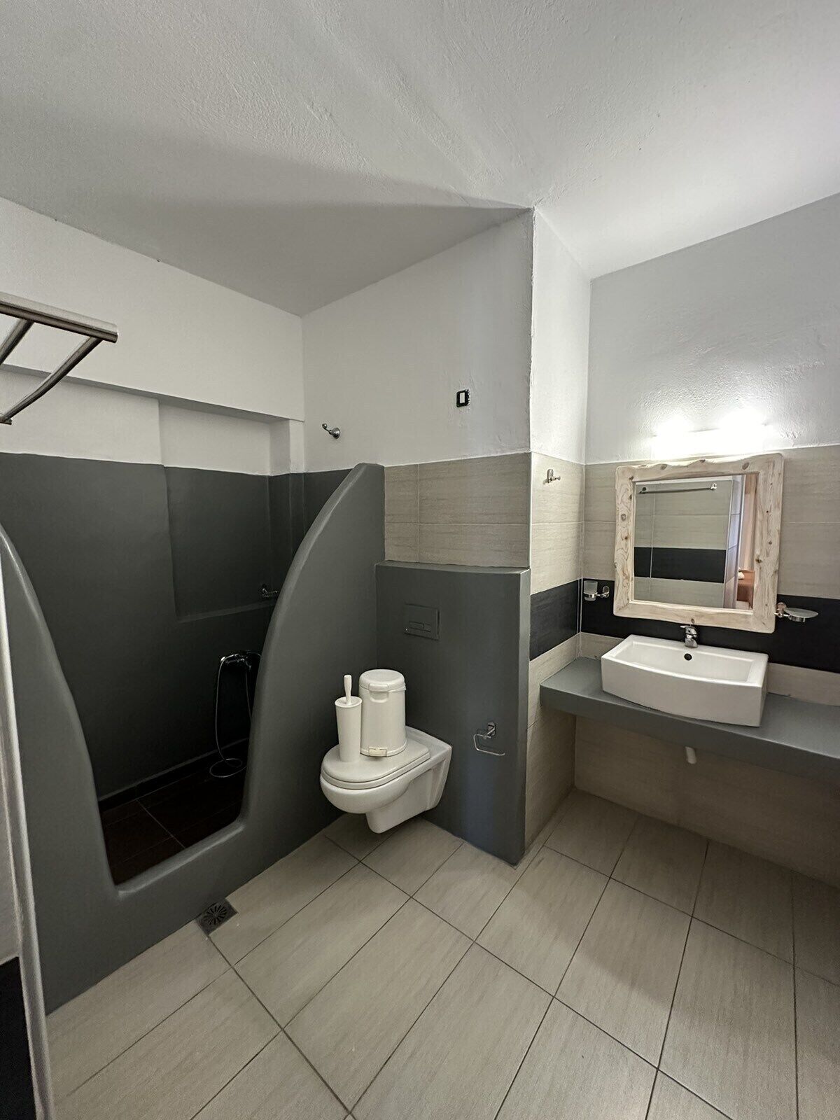 bathtub, free toiletries, hair dryer, slippers