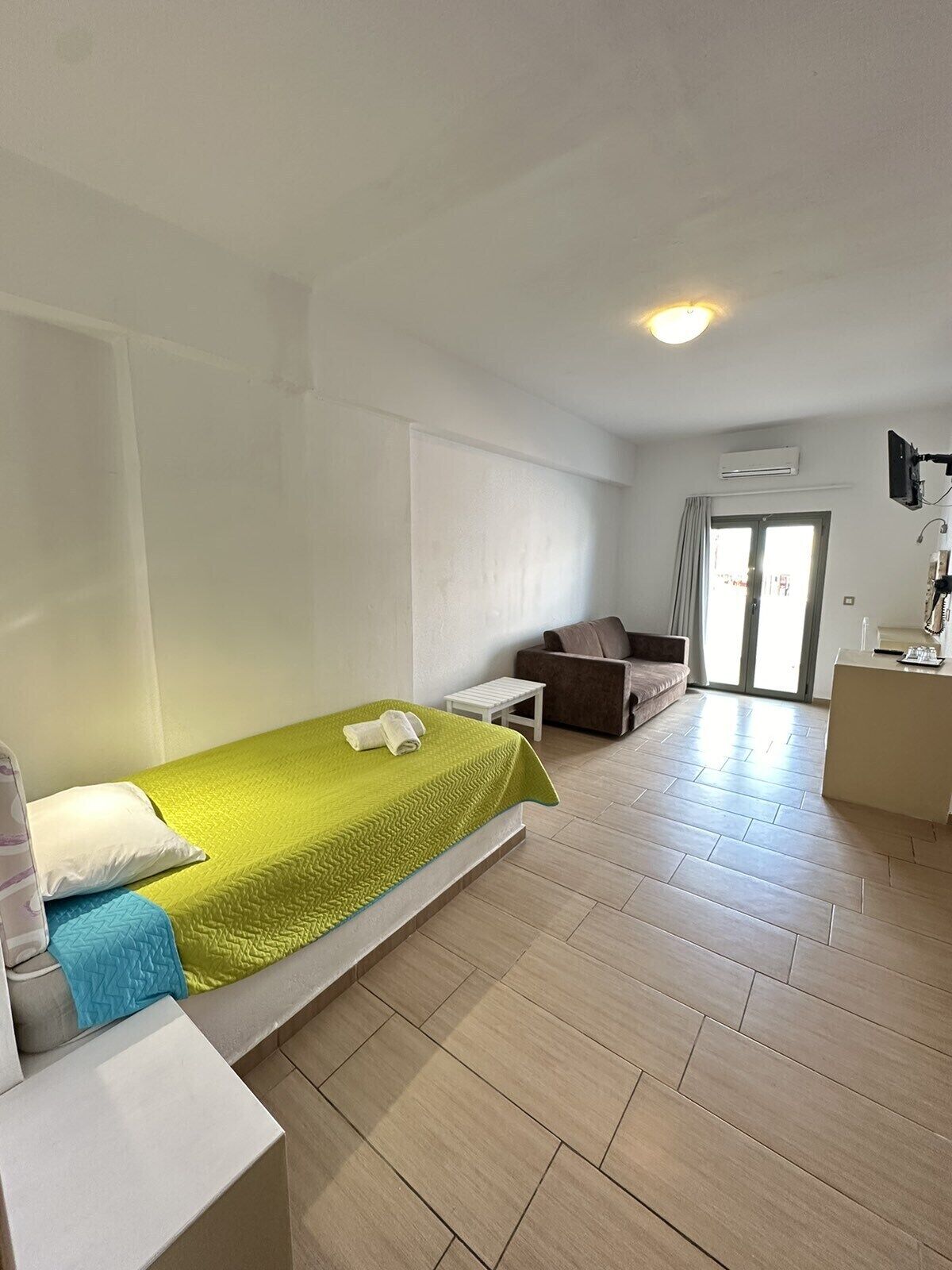 triple room, pool view | in-room safe, blackout curtains, soundproofing, iron/ironing board