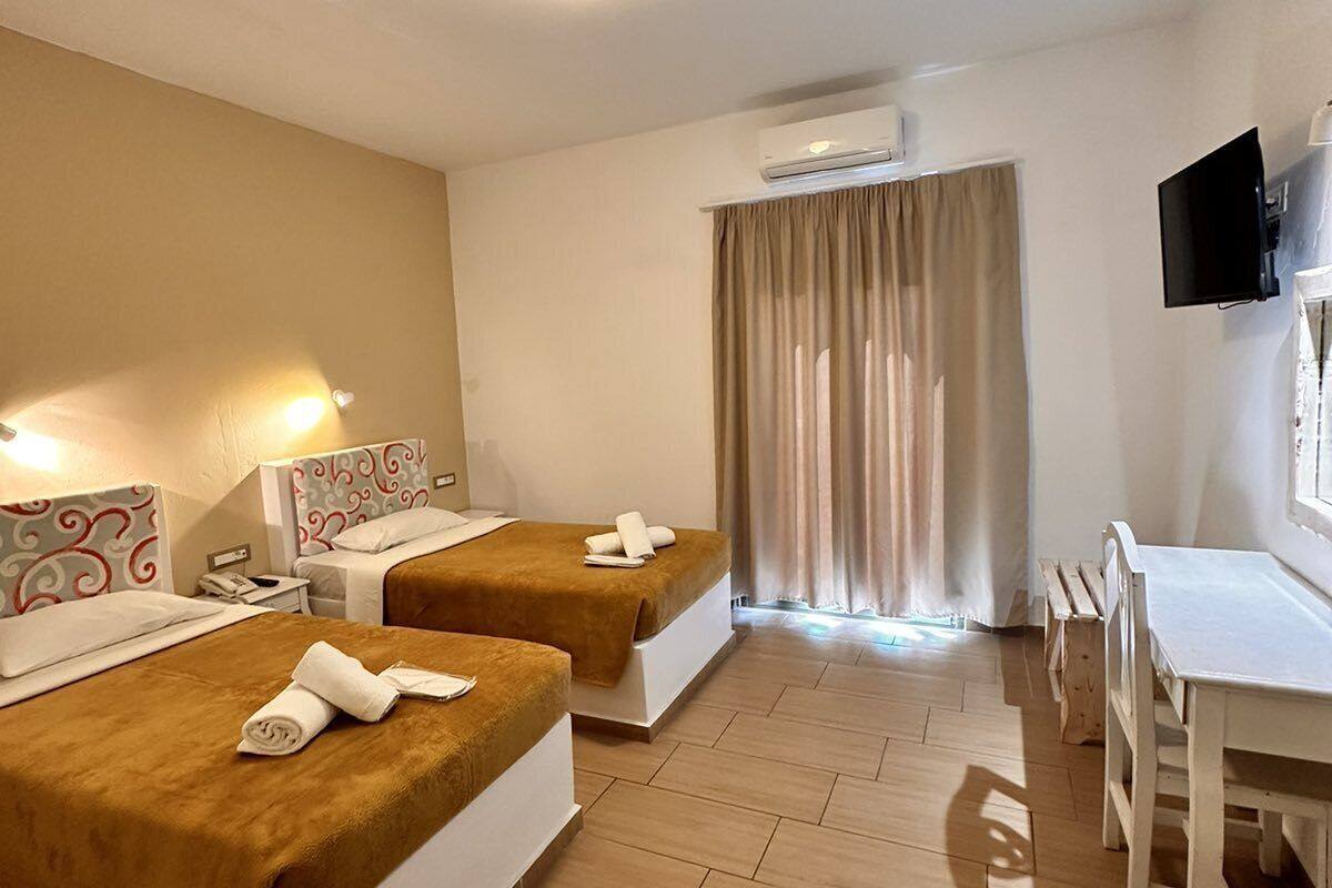 standard double room | in-room safe, blackout curtains, soundproofing, iron/ironing board