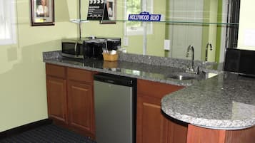 VIP Hollywood Suite with 2 Seat Hot Tub | Private kitchen | Fridge, microwave, coffee/tea maker
